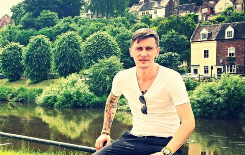 Un român din Anglia a fost concediat de patron după ce i-a răspuns la întrebarea: „Care e diferența dintre români și englezi?”