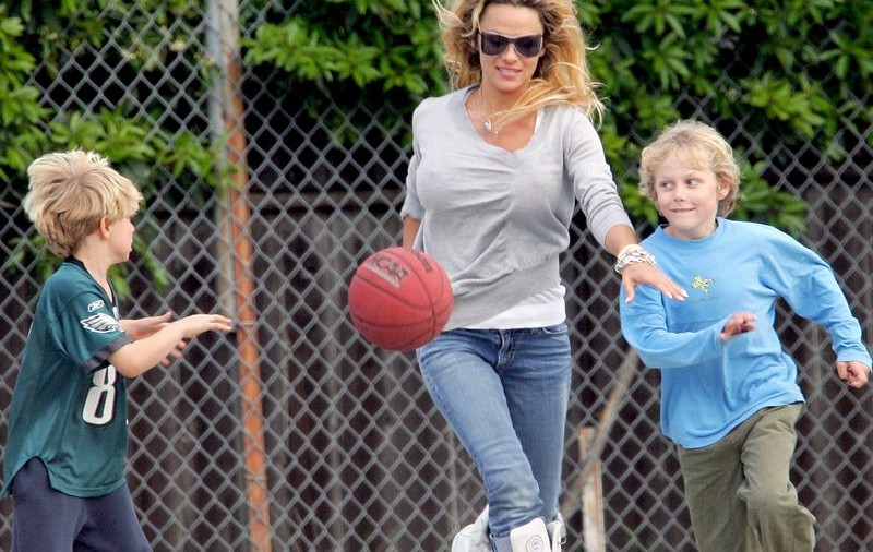 Copiii Pamelei Anderson nu sunt conştienţi de imaginea ei 