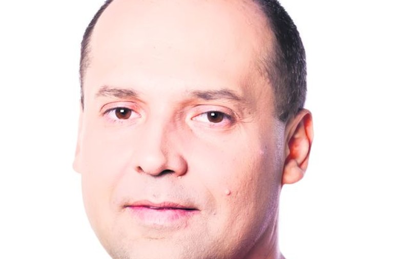 Radu Banciu, realizatorul unei emisiuni de succes difuzate de B1 TV, se amuză după întâlnirea cu Elena Udrea: «Avea o mânuţă caldă şi delicată, credeţi că îmi mai ardea de ceva?»