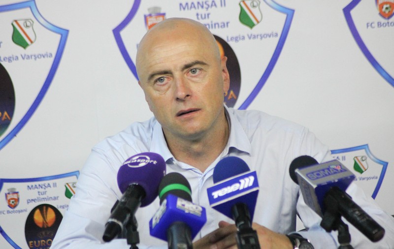Scandal uriaș după meciul FC Botoșani - Steaua 0-1, joc făcut praf de către arbitrul Alexandru Tudor. Antrenorul Leo Grozavu a decis să protesteze într-un mod unic în lume, atunci când îl va fluiera ”piaza rea”!