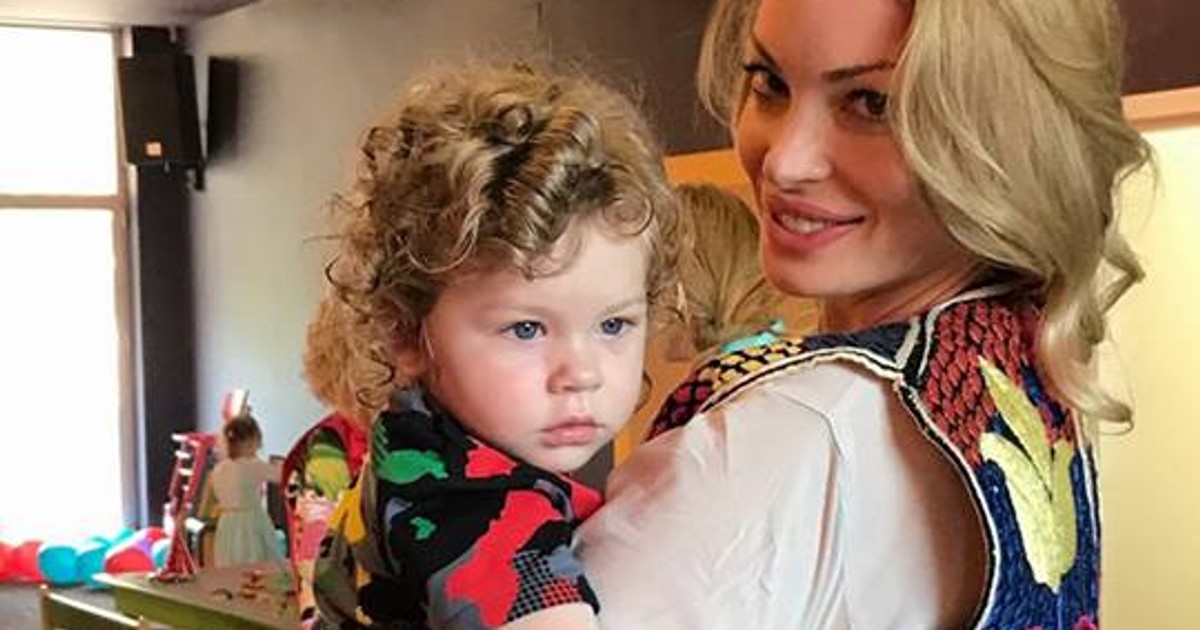 Valentina Pelinel și-a scos fiul la mall. Unde au ajuns și cu ce s-a ales băiețelul