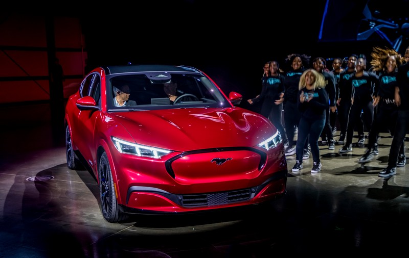 Elon Musk i-a felicitat pe rivalii de la Ford pentru modelul electric Mustang Mach E-SUV