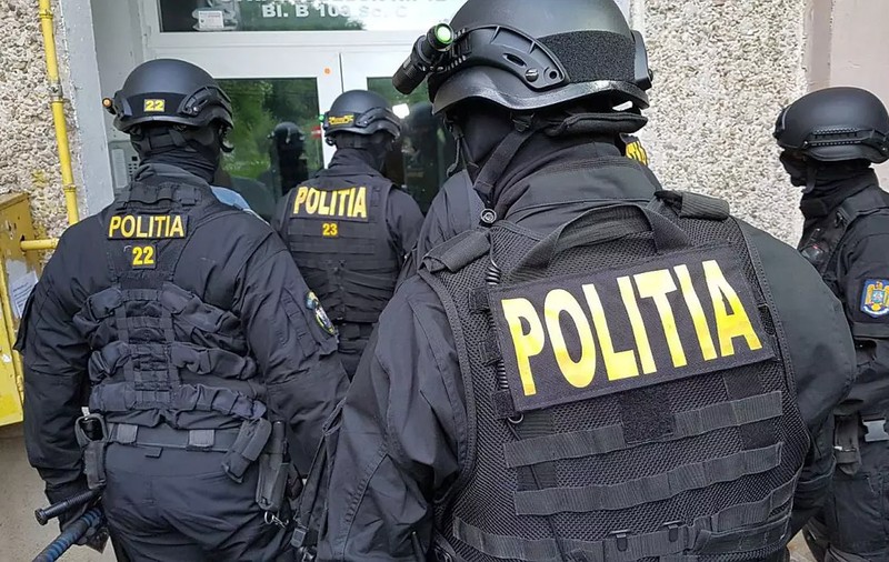 Directorul Casei de Cultură a Studenților din Pitești, reținut pentru viol. Victima, o fată de 16 ani, a fost bătută de soția bărbatului