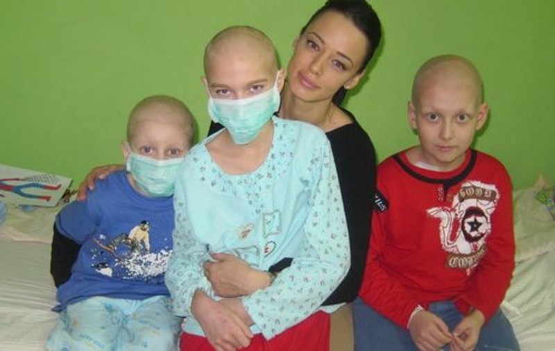 Andreea Raicu strânge bani pentru copiii bolnavi de cancer