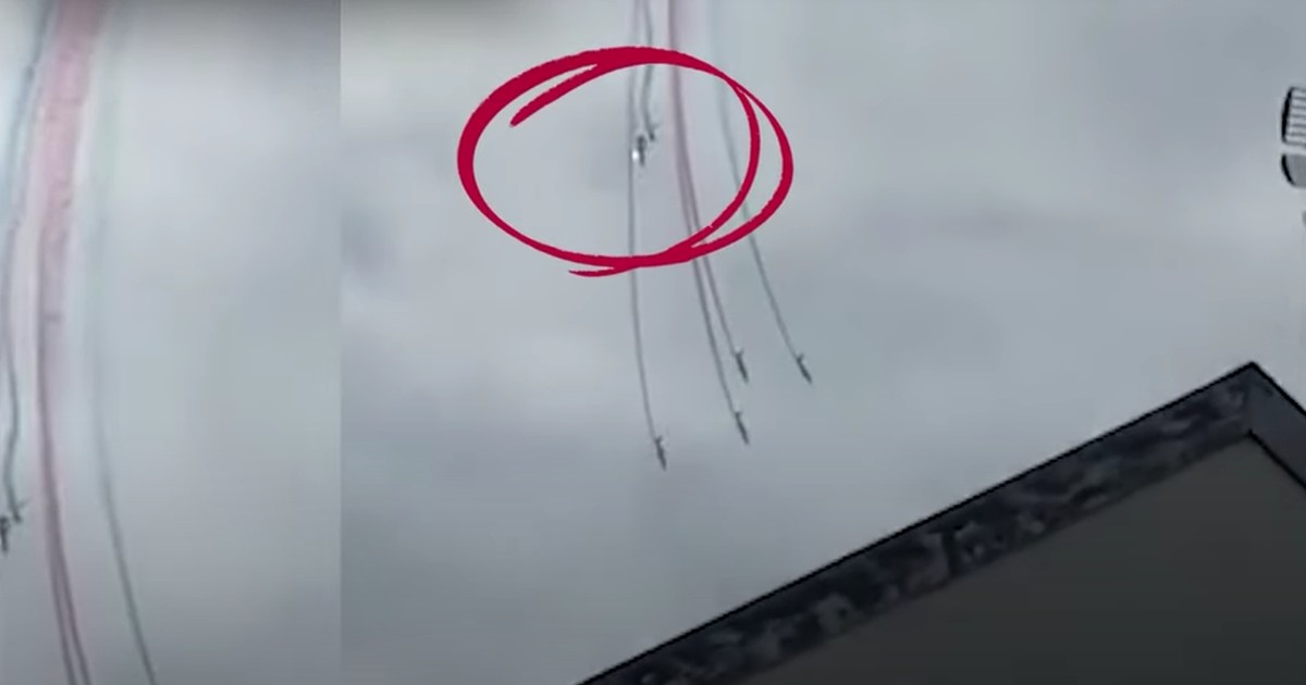 Două avioane militare franceze se ciocnesc în timpul unui antrenament. FOTO: Captură video.