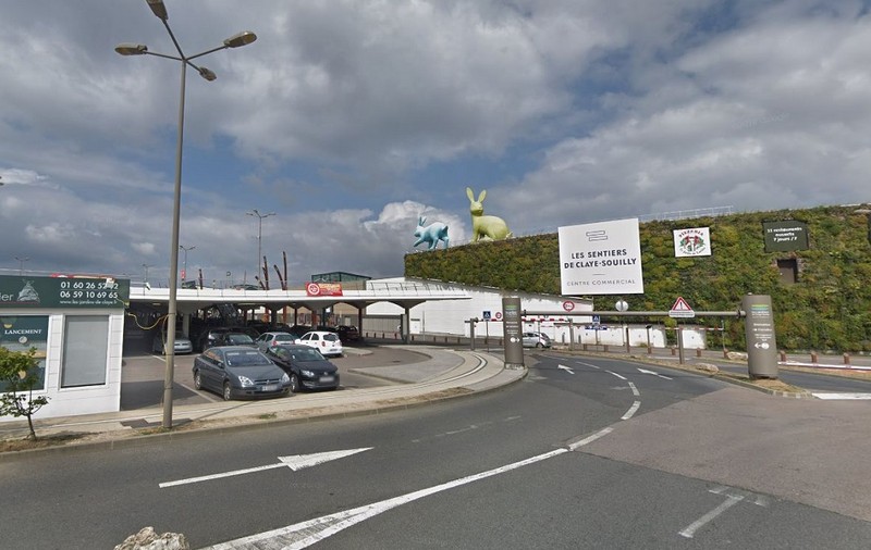 Un român de 62 l-a ucis pe vânzătorul de 18 ani, într-un magazin de telefonie mobilă, în Franța