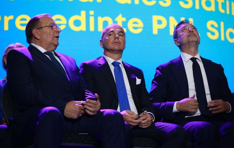 În goană după voturi, PNL și PSD aruncă cu promisiuni către diaspora. Votanții din afara țării sunt în continuare discriminați