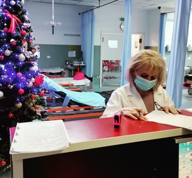 Medicul Anda Maria Neagoe are publicate și două volume de poezii
