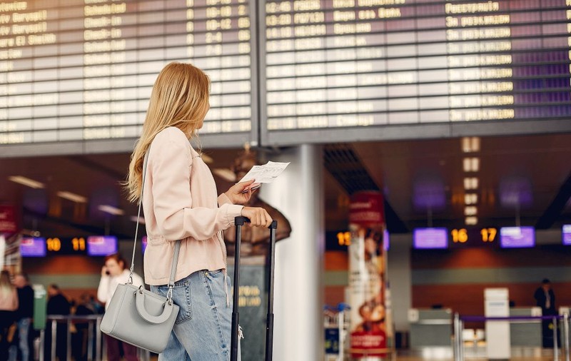 Ianuarie, luna în care biletele de avion sunt cele mai ieftine. Cât îi costă pe români să plece la Londra, Roma sau Paris