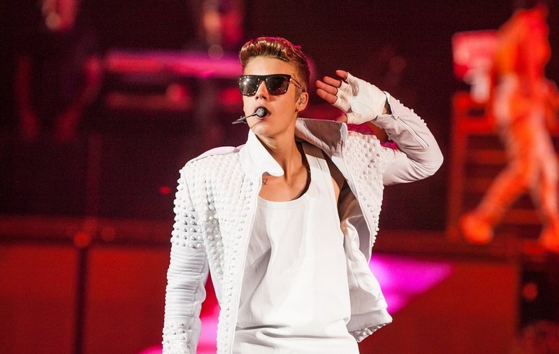 Din adolescentul adorat de o lume întreagă, Justin Bieber s-a transformat într-un TÂNĂR REBEL! Acum, este acuzat de VANDALISM! Foto