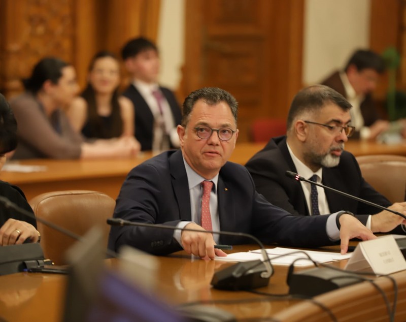 REPORTAJ Ce nu s-a văzut la televizor la votul pentru Guvernul Veștea: social-democrații negociau deja viitorul guvern condus de Sorin Grindeanu