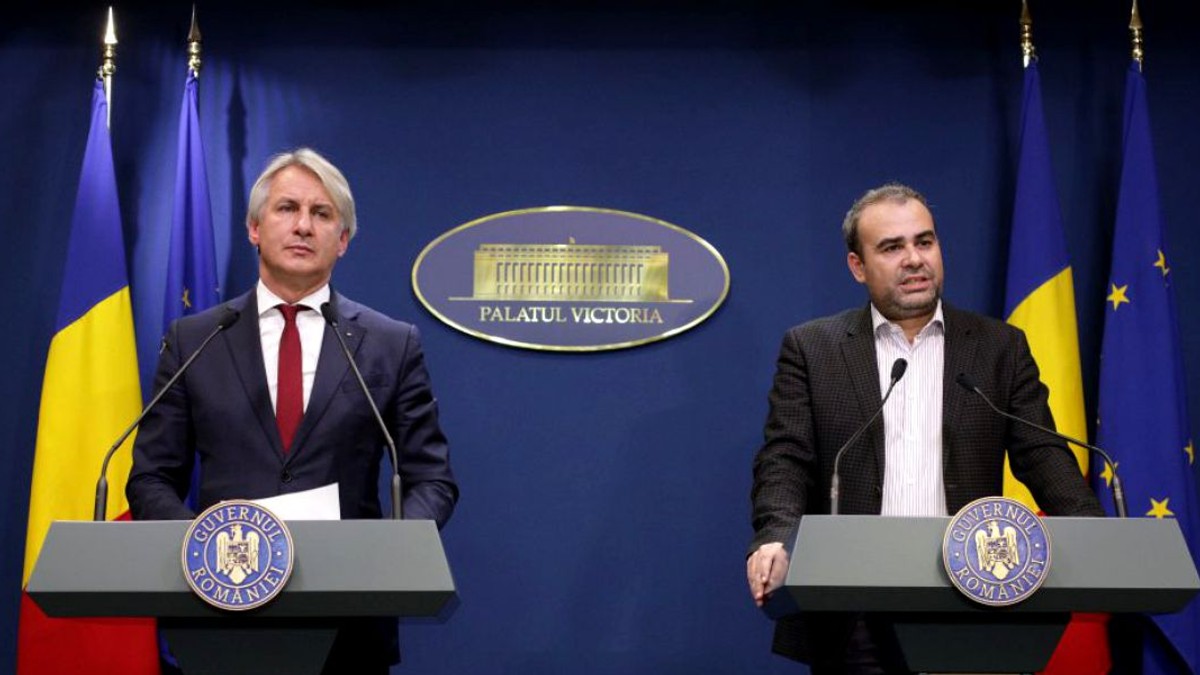 Fondul Suveran va deține acțiunile statului la 28 de companii, potrivit proiectului de Hotărâre de Guvern pus pe site-ul Ministerului Finanțelor. Darius Vâlcov și Eugen Teodorovici la Guvern