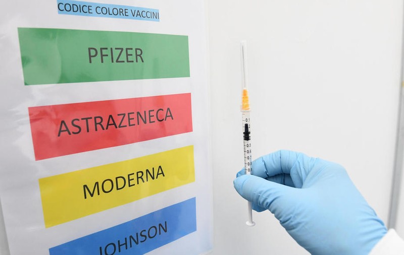 Incident la vaccinare. Patru persoane au primit la doza trei AstraZeneca, ceea ce e împotriva regulilor