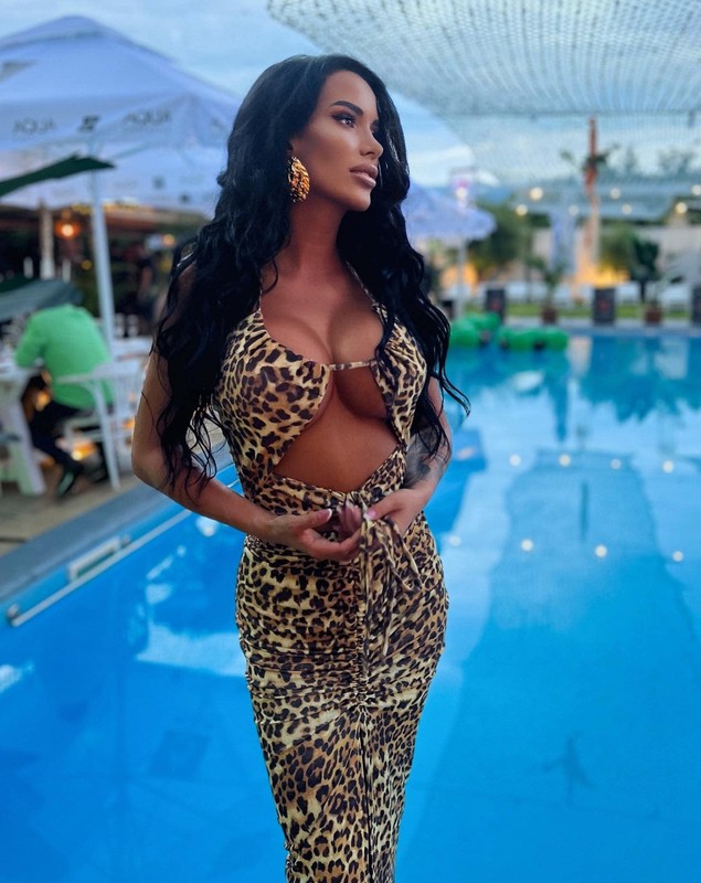 Daniela Crudu și-a făcut cont pe o platformă pentru adulți. Cât trebuie să plătești să vezi conținutul postat de fosta asistentă TV