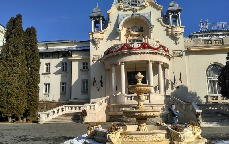 REPORTAJ/ Tunelul secret uitat de vreme prin care plecau de la Casino Sinaia bogații cu averi fabuloase - VIDEO
