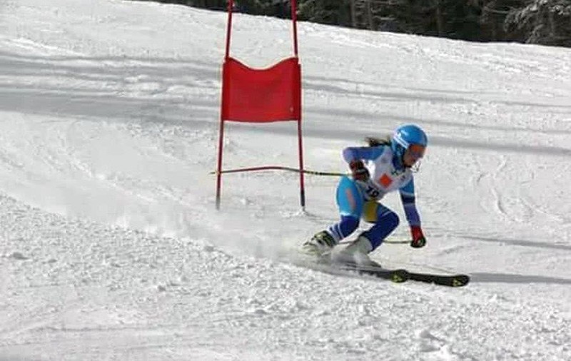 O sportivă minoră s-a accidentat grav la Naționalele de schi de la Azuga
