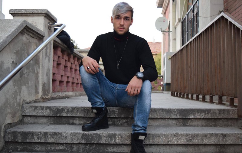 REPORTAJ: Îi știau viciul, dar n-au reușit să-l scoată din ghearele morții la plic. Elevul mort din cauza etnobotanicelor visa să lucreze în Armată