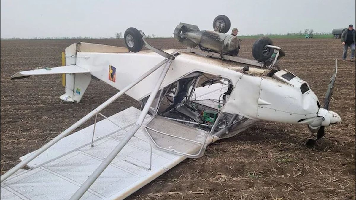Aeronava ușoară din Ucraina, căzută pe un câmp din Rusia, a fost găsită cu o bombă atașată la trenul de rulare