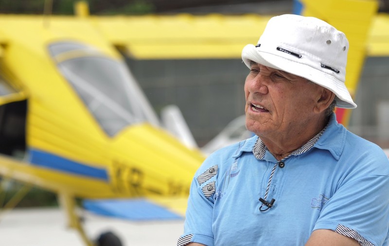 VIDEO/ Secretele Omului-pasăre, aviator la 82 de ani. „Toată viața am iubit cu adevărat femeia și zborul!”