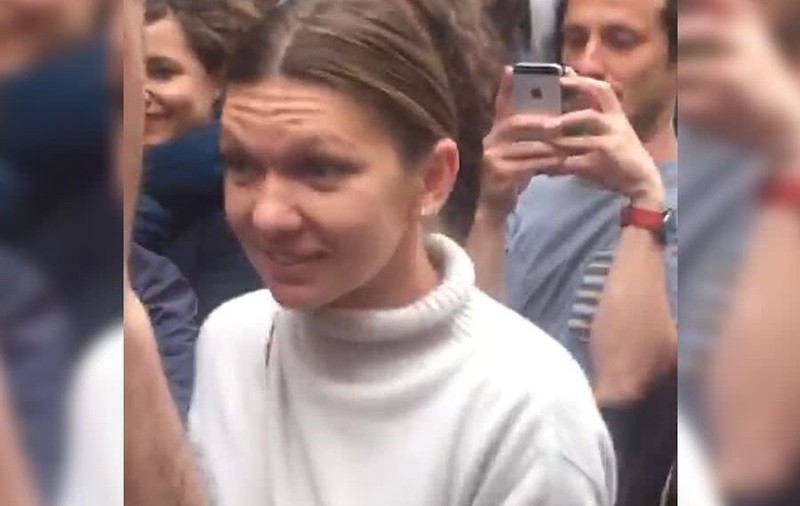 VIDEO | Simona Halep a votat la Paris. A fost aclamată de conaționalii strânși la coadă