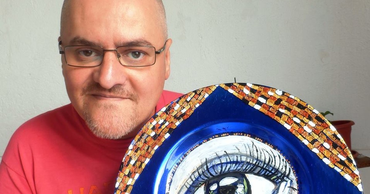 Actorul Cristi Martin, de la reclama: ”Halatu', cât e halatu'?”, la picturi cu cristale Swarovsky sau foiță de aur