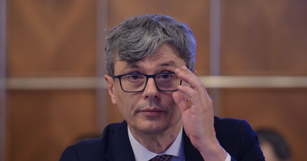 Oamenii de afaceri acuză Ministerul Economiei că a adăugat din pix condiții suplimentare la accesarea de granturi de la UE. Virgil Popescu, ministrul Economiei