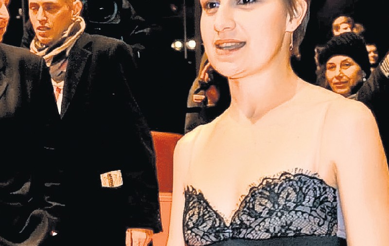 Anamaria Marinca, pe tancuri, cu Brad Pitt