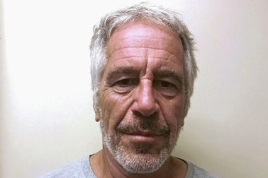 Miliardarul Jeffrey Epstein avea prieteni la cel mai înalt nivel, inclusiv președinții Bill Clinton și Donald Trump