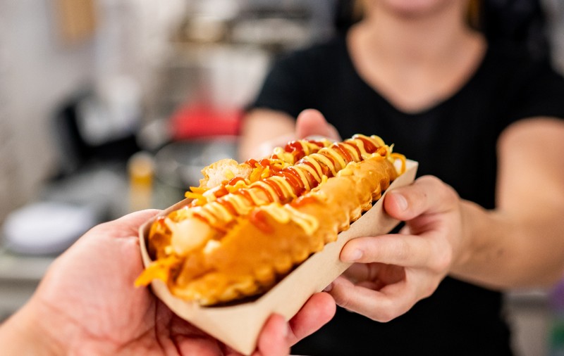 Legătura dintre hotdog și câini este o poveste de groază despre obiceiurile imigranților germani din SUA