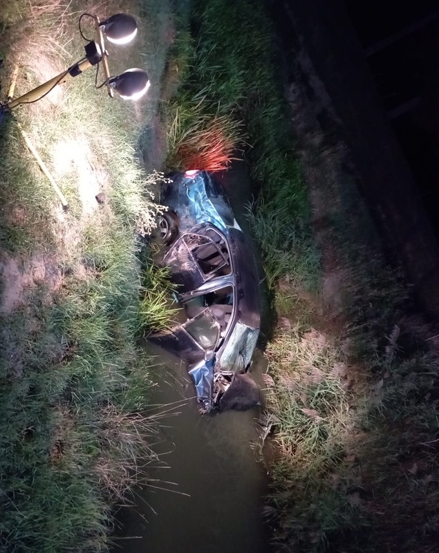 Accident grav în Vaslui. Un adolescent a murit și 4 tineri au fost răniți după ce mașina în care se aflau a căzut în râu