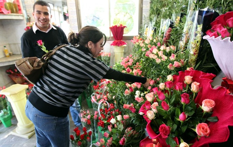 A dispărut romantismul? Florăresele se plâng că bărbaţii nu s-au îngrămădit să le facă vânzare de Sfântul Valentin!