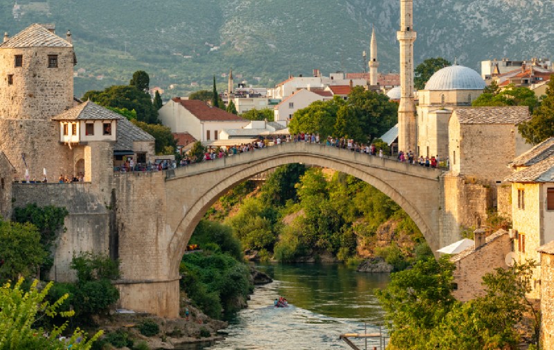 Cele mai spectaculoase 19 poduri din lume. Pe primul loc se află unul din Europa