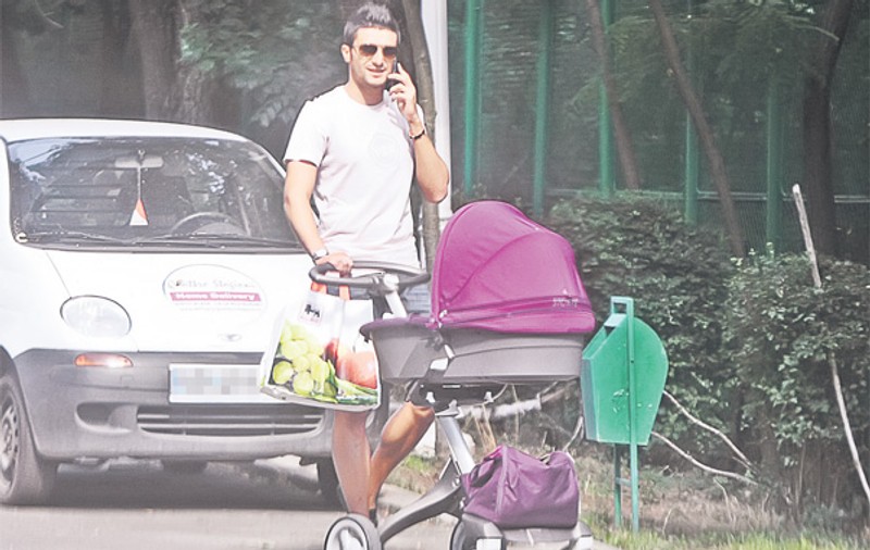 Foto | Daniel Niculae și-a luat în serios rolul de tată