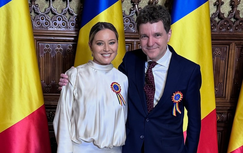 Cât costă rochia purtată de Laura Cosoi la recepția de la Palatul Cotroceni de 1 Decembrie. Actrița a fost criticată: „Ai fost la discotecă?”