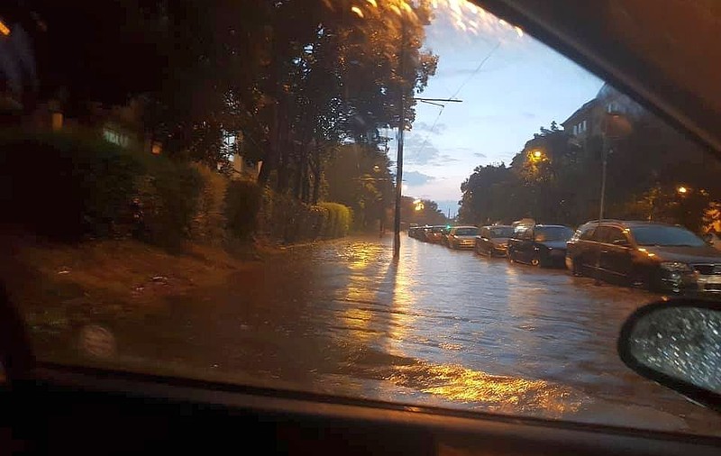 FOTO & VIDEO / Inundații în Timișoara, joi seara, după o ploaie torențială