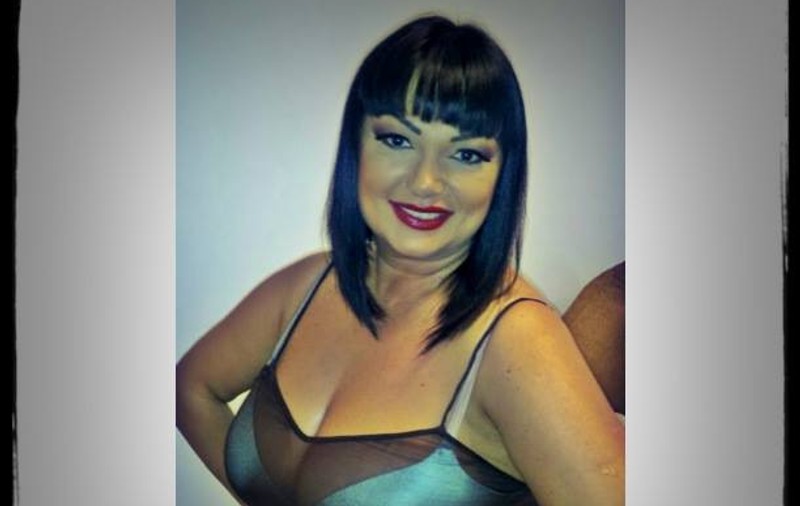 OZANA BARABANCEA, din ce în ce mai îndrăzneaţă. Uite-o pe vedetă pozând în HAINE TRANSPARENTE