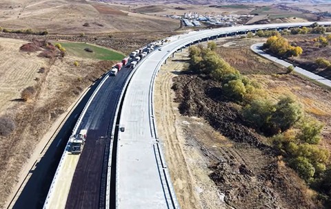 Lucrări asfaltare viaductul Topa Mică