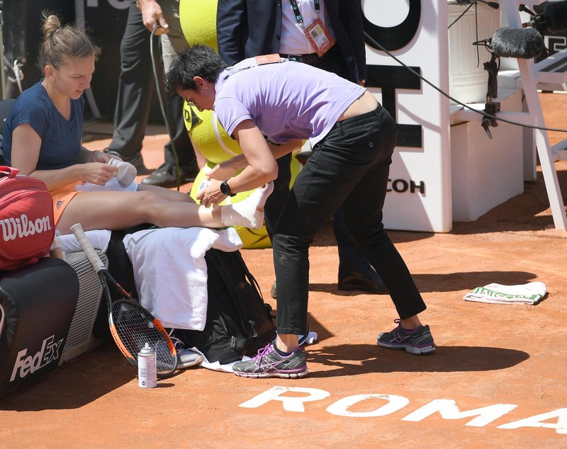 Simona Halep va efectua luni un control medical. Glezna jucătoarei noastre, problemă națională