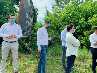 Alexandru Hazem Kansou, directorul STB (stânga), Mihai Teodorescu, directorul Direcției Transporturi din PMB (centru, cu mască neagră), George Ciubotaru, Compania Consolidări (dreapta, în cămașă albă). Foto: echipa de comunicare a PNL