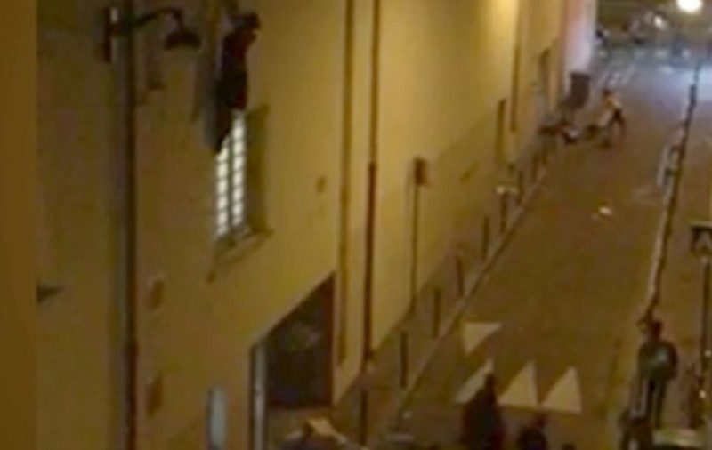 Imagini şocante cu atentatele teroriste din Paris, surprinse de un jurnalist | VIDEO 