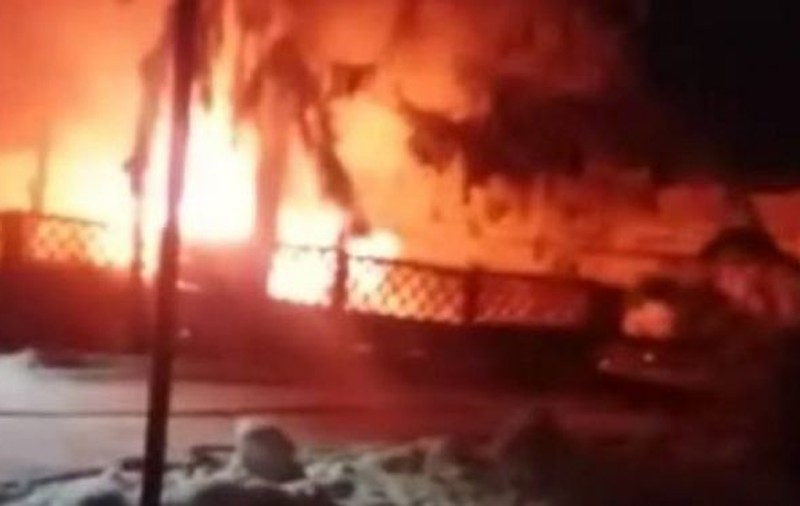 O ambulanță a explodat în Argeș. Mașina s-a făcut scrum după o misiune - VIDEO
