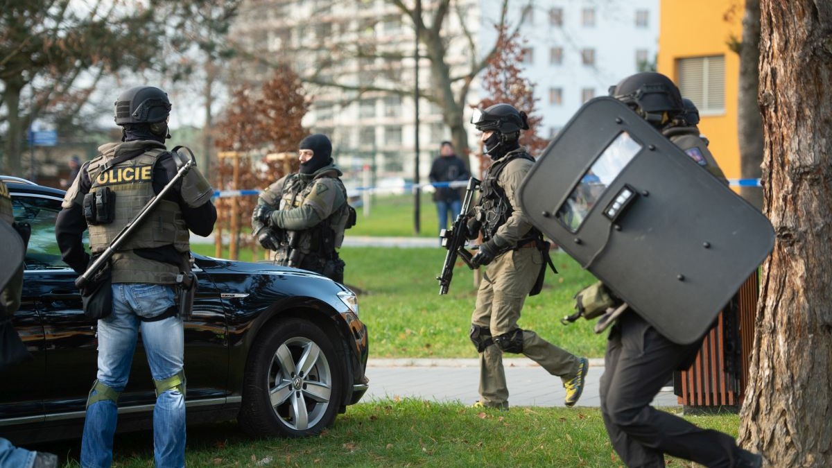 Forțele de securitate cehe au ajuns rapid la locul atacului FOTO: EPA