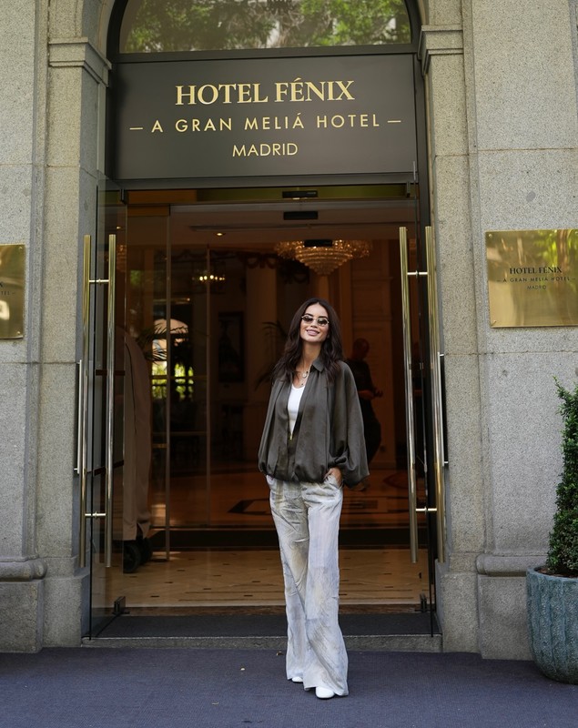 Geanina Ilieș și Jennifer Lopez, cazate la același hotel în Madrid. „Poate bem un suc înainte de interviu”
