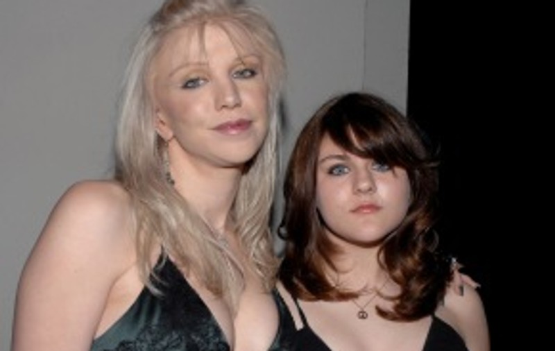 Courtney Love ameninţă cu procese pentru a-şi recupera fiica