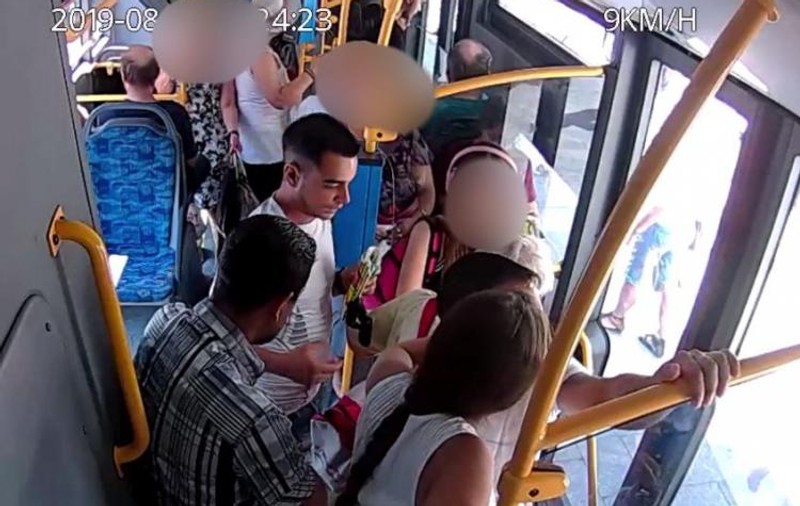 Un șofer din Cluj a blocat patru hoți în autobuz și a chemat poliția. Curajosul a fost premiat