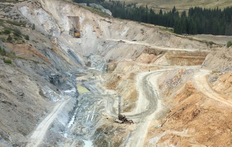 Vast Resources a semnat un contract de 9,5 milioane de dolari cu Mercuria Energy, un gigant elvețian, pentru minereurile extrase din România