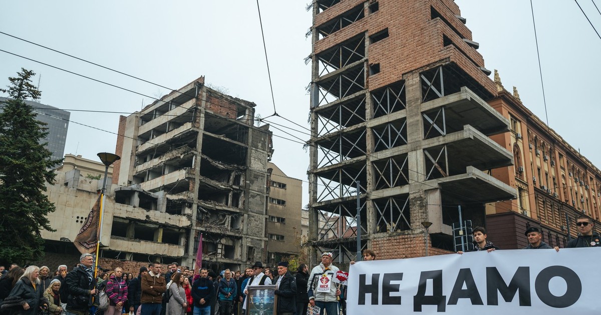 Protest în fața clădirilor în ruine din Belgrad în locul cărora Jared Kushner plănuia să construiască un hotel de lux Foto: Profimedia