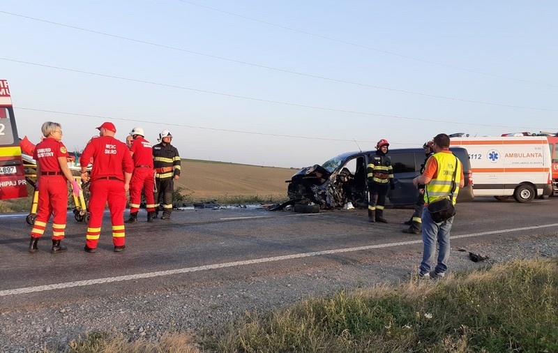Doi morți și opt răniți, între care doi copii, într-un accident în Suceava. A fost activat Planul Roșu de intervenție. VIDEO