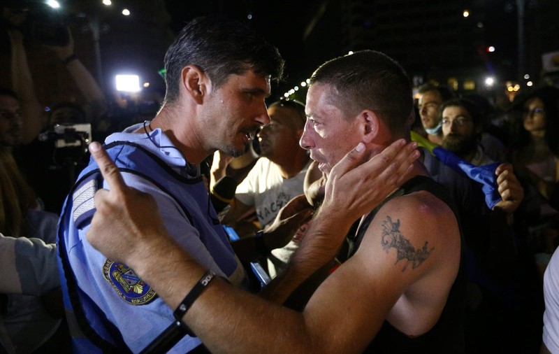 VIDEO/ Protestatari vs jandarmi. Momentele paralele în care cele două tabere s-au întâlnit