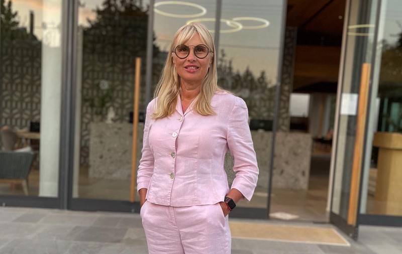 Mariana Pfeiffer, prima soție a lui Laurențiu Reghecampf, apariție surprinzătoare la cununia civilă a fiului ei. Cum arată la 56 de ani
